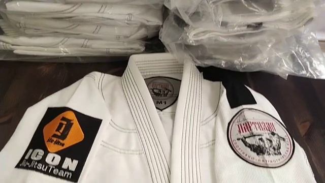 Обзор кимоно для Джиу-Джитсу. Заказ для клуба по индивидуальным требованиям. смотреть онлайн