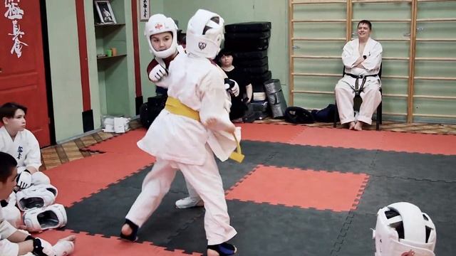 Отработка уширо-гери в поединках шинкиокушин каратэ/STRUIN DOJO смотреть онлайн