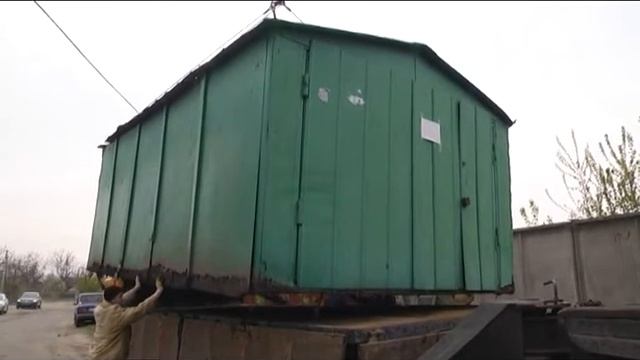 По вул.Герцена демонтують кілька гаражів смотреть онлайн