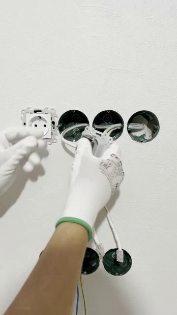 Монтаж тв розетки с помощью #knipex #электромонтаж #электрик_таганрог смотреть онлайн