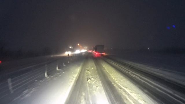 Все в снегу.