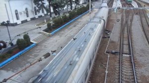 ВЛ10-1897 с пассажирским поездом Москва-Севастополь прибывает на станцию Симферополь-пасс!