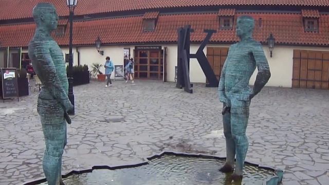 Пісяючі хлопчики в Празі. смотреть онлайн