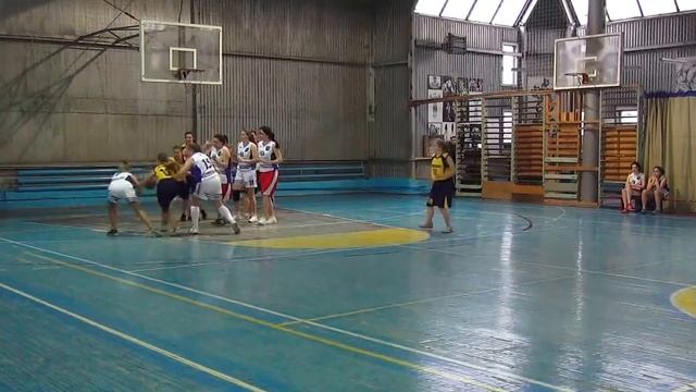 Девушки(U-18) Новая Каховка - Верхний Рогачик (4 четверть) 11.03.2017 смотреть онлайн