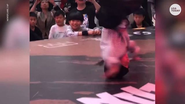 Five-year-old breakdancer amazes crowd at dance competition in China | USA TODAY смотреть онлайн
