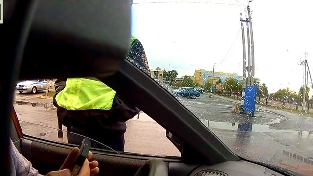 Сотрудник ДПС ГИБДД получил отпор за обыск по беспределу смотреть онлайн