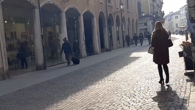 Италия Падуя стритстайл на via Roma смотреть онлайн