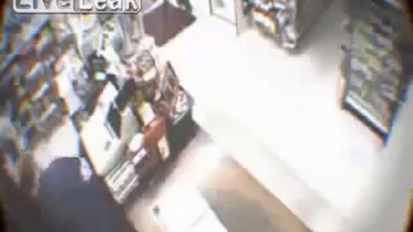 Тигр зашел в магазин за мясом