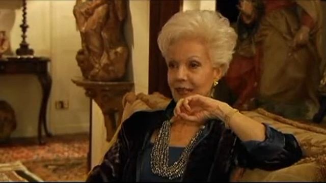 Raina Kabaivanska opens the door of her home смотреть онлайн