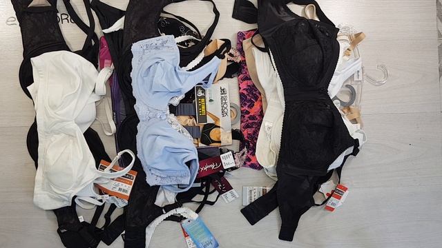 07834 Underwear BRAND ( Женское нижнее белье) №1 4,40 кг 35,80€ за кг 63 ед смотреть онлайн