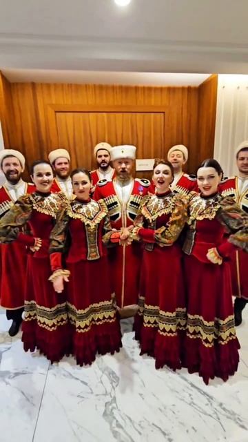 Поздравляем наших друзей! смотреть онлайн