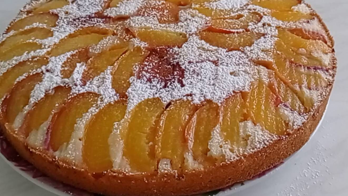Нежный пирог с персиками