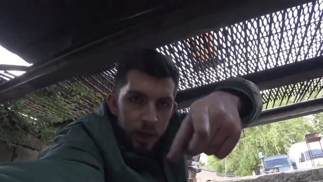 Панелька трясётся - вкрутил саморез туда смотреть онлайн