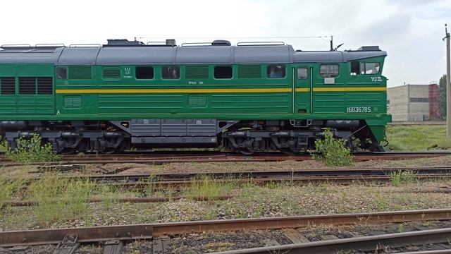 2ТЭ116-1516 обгоняется