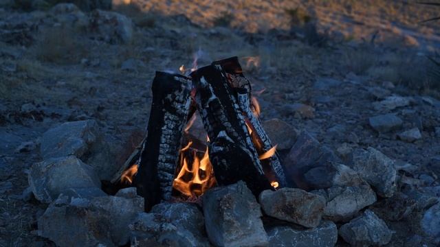 Костер на рассвете в горах смотреть онлайн