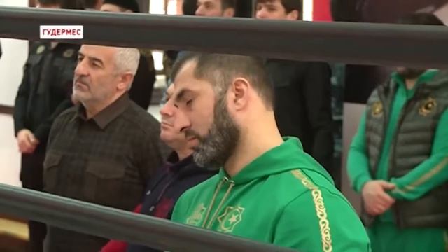 Глава Чечни пообщался с бойцами Академии Ичигеки смотреть онлайн