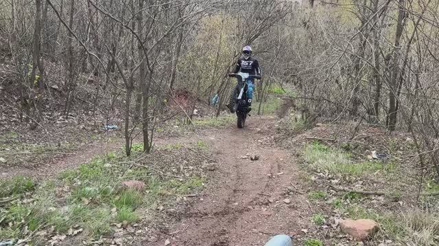 Навестил парней, передал от вас привет, а наш BRZ легко справился с первым терриконом Апрель 2025 смотреть онлайн