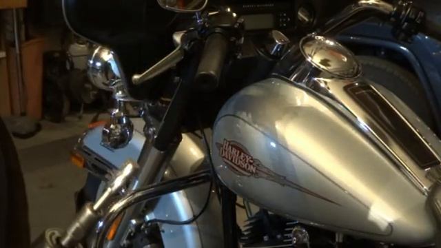 Lidlox Grip Tip Bar End Helmet Lock Installation on a Harley Davidson with Rubber Grips смотреть онлайн