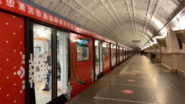 81-775 «Москва 2020» в Новогоднем оформлении смотреть онлайн