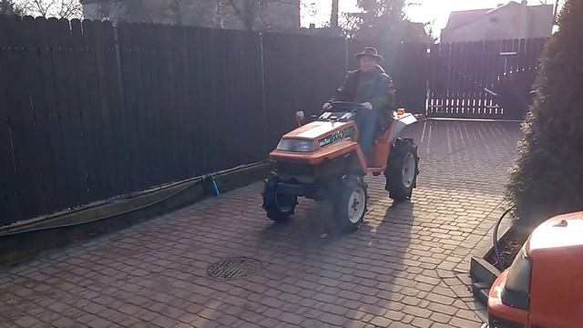 Kubota XB-1 japoński mini traktor. www.akant-ogrody.pl смотреть онлайн