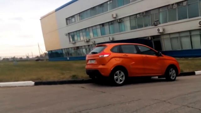 Лада Икс Рей весёленькой расцветки смотреть онлайн