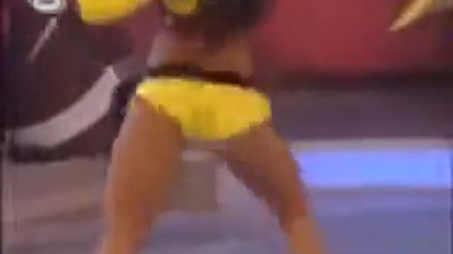 Мама..., но как она танцует!