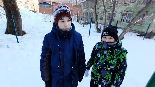 ЭПИК БАТЛ СНЕЖКАМИ!! смотреть онлайн