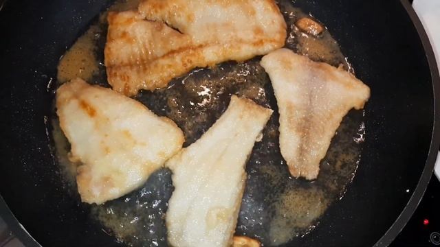 #щука жареная с салатом, всем приятного аппетита 😊🙈