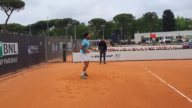 Arthur Fils practicing side view forehand and backhand смотреть онлайн
