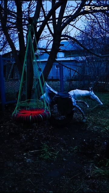 лошадка для детей) из старого седла и покрышки)