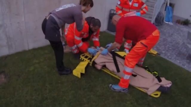 Невероятное падение парашютиста, заснятое на GoPro смотреть онлайн