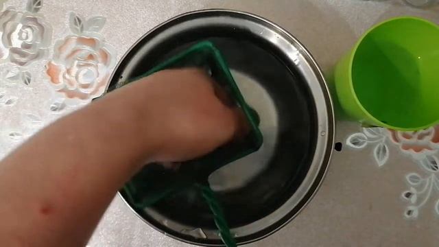 Помогаю рыбке избавится от остатков икры смотреть онлайн