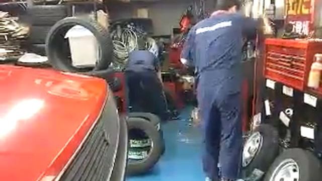 ルノーにダンロップのタイヤ交換　東京・世田谷にあるタイヤショップ смотреть онлайн