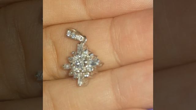 Золотой кулон с бриллиантами. смотреть онлайн