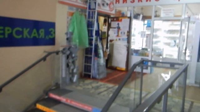 Cтроймаркет. Закрыли в магазине. Вызвали полицию, не пускают в мгазин. Беспредел работников