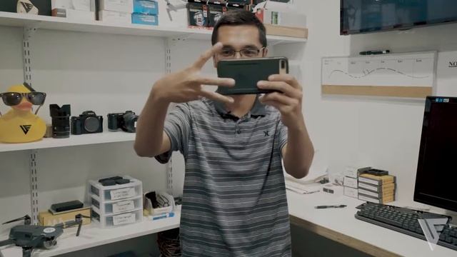 The Visual Era Smart Phone Hand Grip | The VC Minute #25 смотреть онлайн