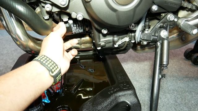 Yamaha FZ-09 MT-09 Oil Change 2014-2020 смотреть онлайн