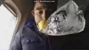 На Boeing 737 взорвался двигатель. В разбитый иллюминатор засосало пасажирку