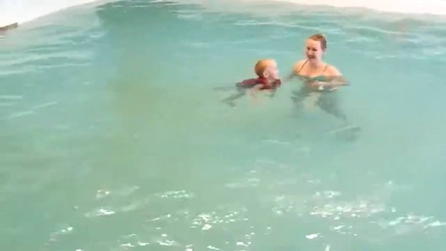 Плавание с дельфинами Саша смотреть онлайн