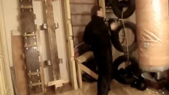 Макс Варвар. Ножевой бой. Третий вариант. Отработка на тренажёре. смотреть онлайн