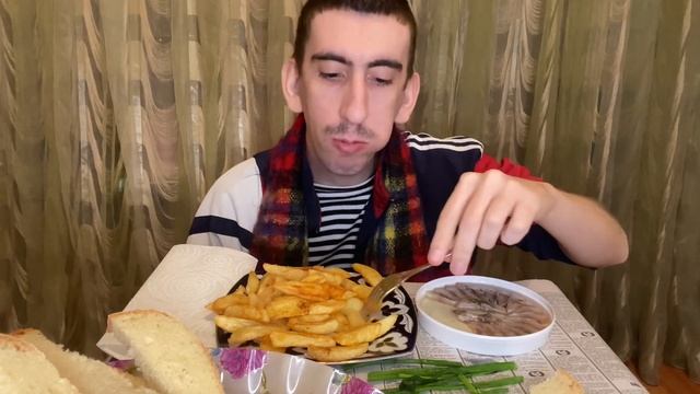 Мукбанг - Картошка с Селедкой / образ Слово Пацана смотреть онлайн