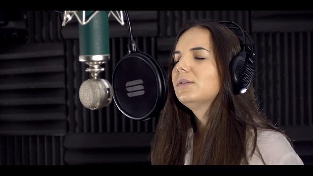 Vanessa Sergeant sings Hallelujah смотреть онлайн