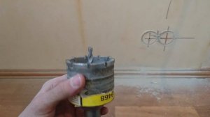 Как пробурить лунку в бетоне, без алмазной коронки? Монтаж розеток с бурением и штробой.