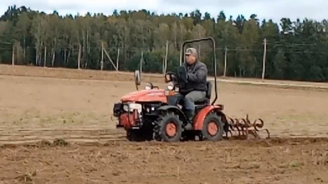 Сеем травы. Мтз112н01, культиваация и прикатывание. #мтз #мтз1221 #культиватор #миник