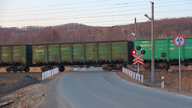 Railway. Railway Crossing. Double Header & Pusher / Железнодорожный переезд. Двойная тяга и толкач смотреть онлайн