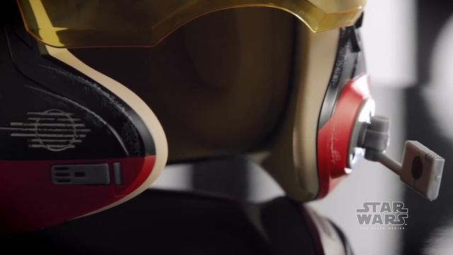 Star Wars - 'Black Series Poe Dameron Electronic Helmet' Designer Desk смотреть онлайн