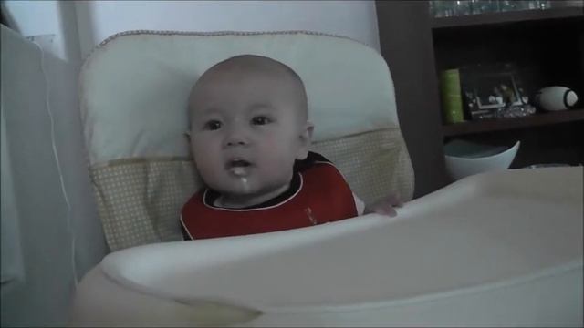 Evania's First Cereal смотреть онлайн