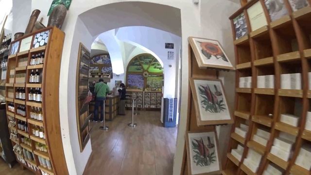 Staromestska .Botanicus .Магазин Ботаникус на Староместской площади. смотреть онлайн