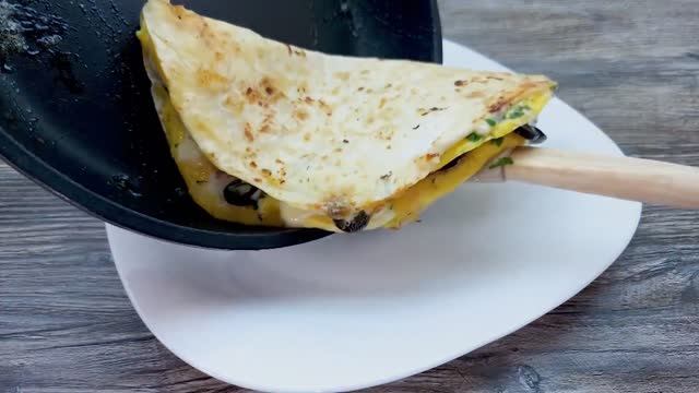 Самые обычные ингредиенты, пятнадцать минут времени и вкусный сытный ЗАВТРАК на столе_ смотреть онлайн