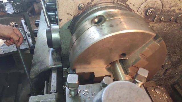 Как нарезать,внутренеюю резьбу втулки,резцом. смотреть онлайн